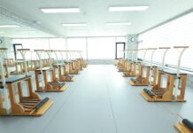 체어에서 골반 안정화 운동 Standing leg press