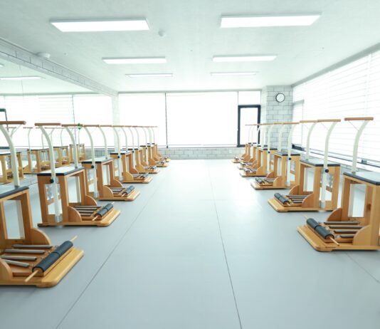 체어에서 골반 안정화 운동 Standing leg press