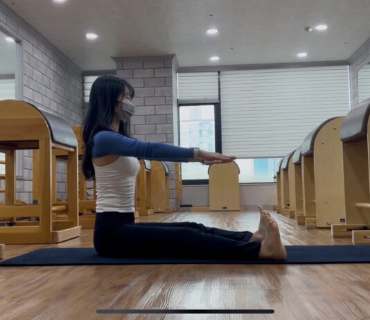 척추 건강을 위한 매트 운동 spine stretch forward