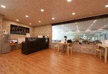 고관절 굴곡근 스트레치를 위한 매트 운동 single leg kick