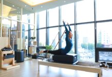 매트에서 척추를 시원하게 Swan dive prep