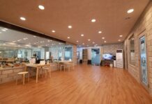 척추 신전과 고관절 굴곡근 스트레칭 동작 double leg kick